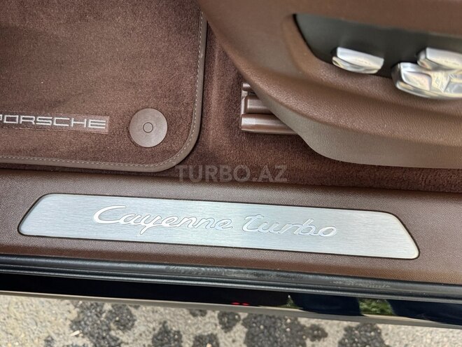 Porsche Cayenne Turbo-12