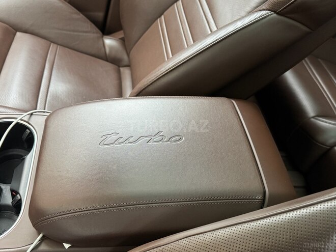 Porsche Cayenne Turbo-15