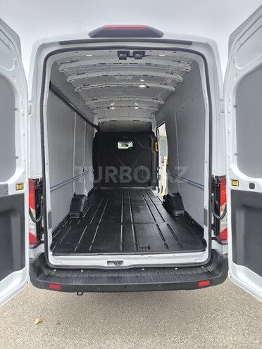 Ford Transit-9