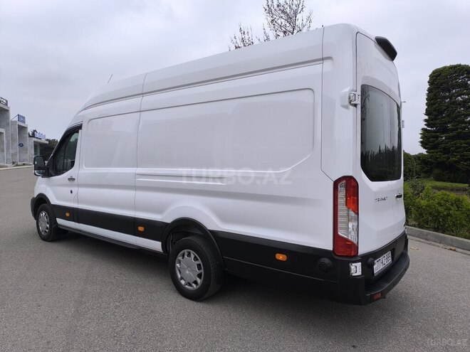 Ford Transit-12