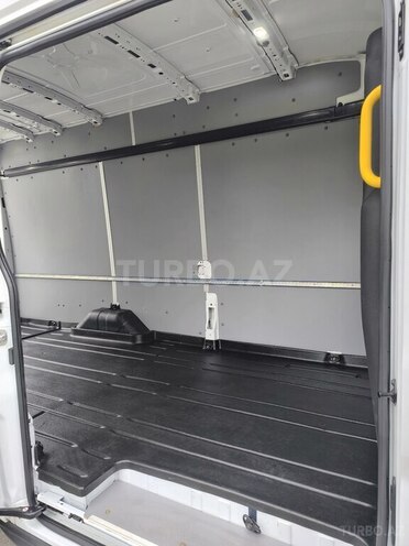 Ford Transit-10