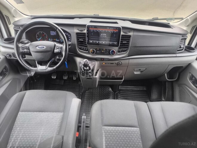Ford Transit-15
