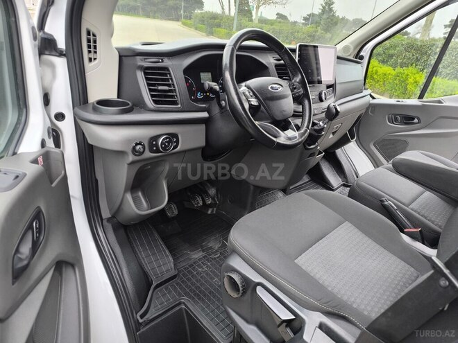 Ford Transit-16
