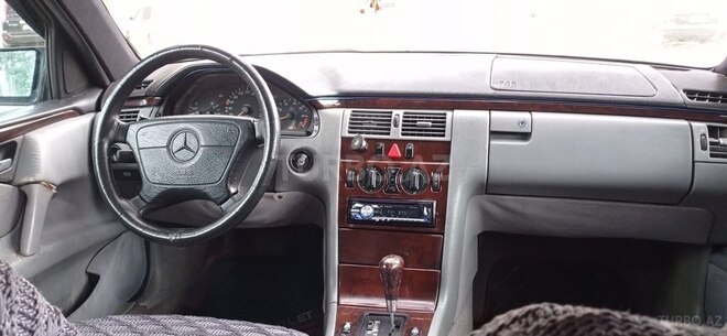 Mercedes E 230 1996, 321,456 km - 2.3 l - Sumqayıt