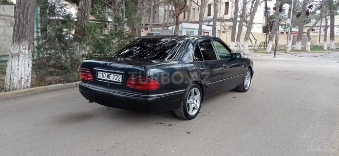 Mercedes E 230 1996, 321,456 km - 2.3 l - Sumqayıt
