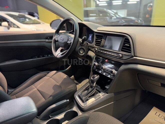Hyundai Elantra-3