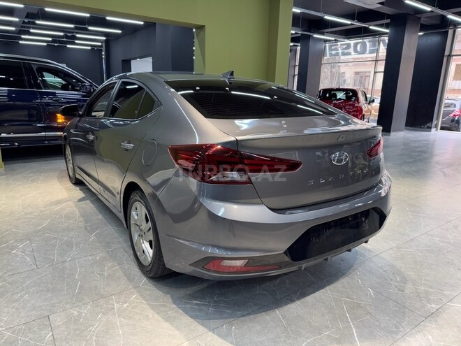 Hyundai Elantra-10