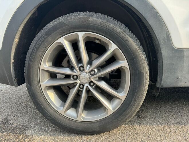 Hyundai Santa Fe-25
