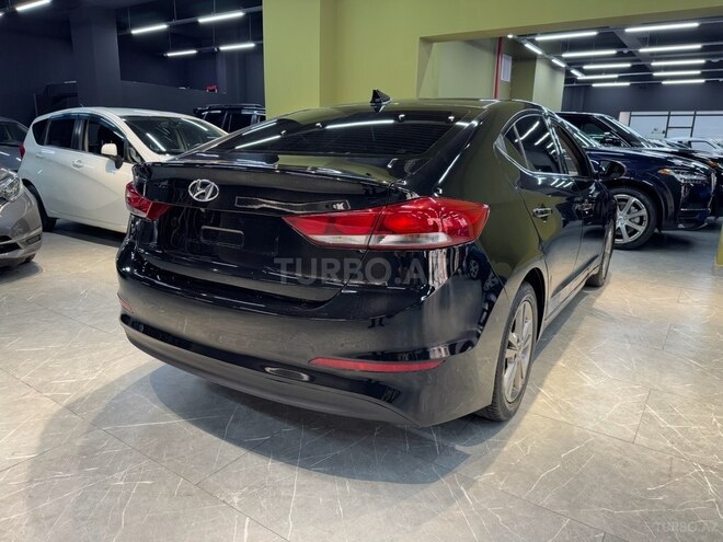 Hyundai Elantra-11