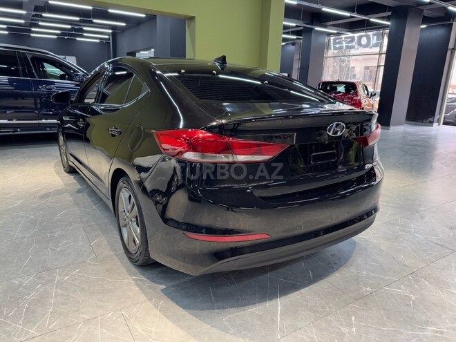Hyundai Elantra-10