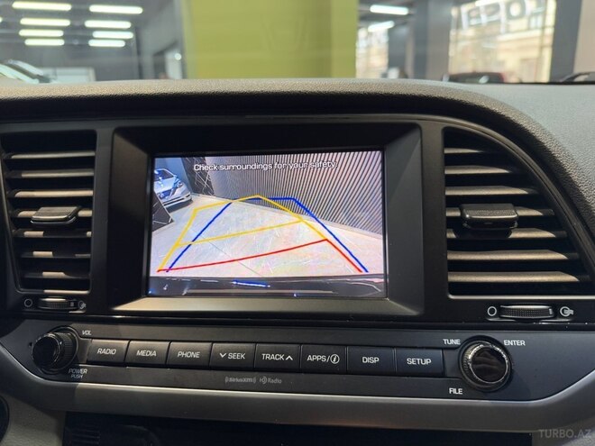 Hyundai Elantra-12