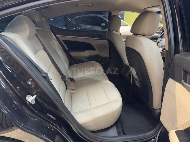 Hyundai Elantra-14