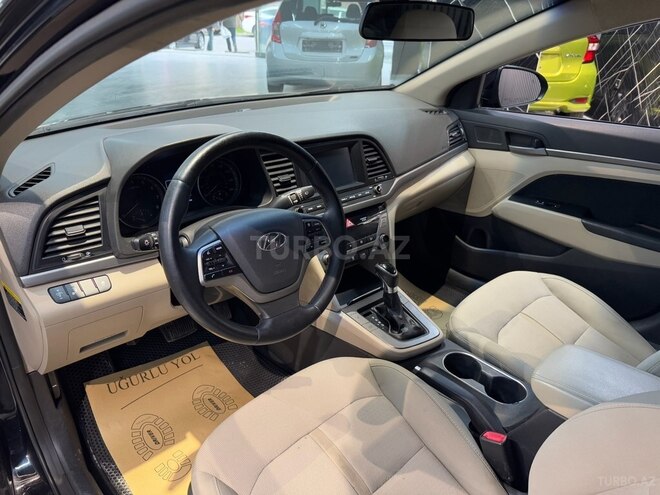Hyundai Elantra-19