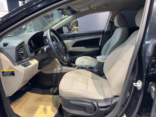 Hyundai Elantra-18