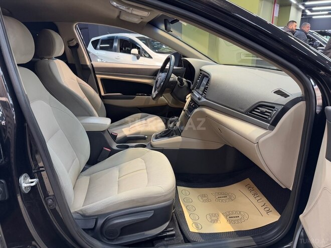 Hyundai Elantra-15
