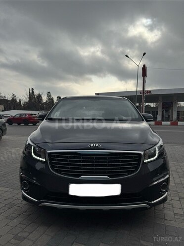Kia Carnival-1