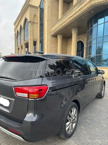 Kia Carnival-2