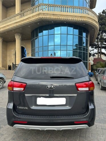 Kia Carnival-4