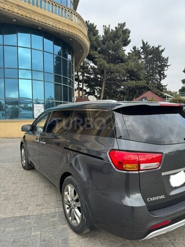 Kia Carnival-3
