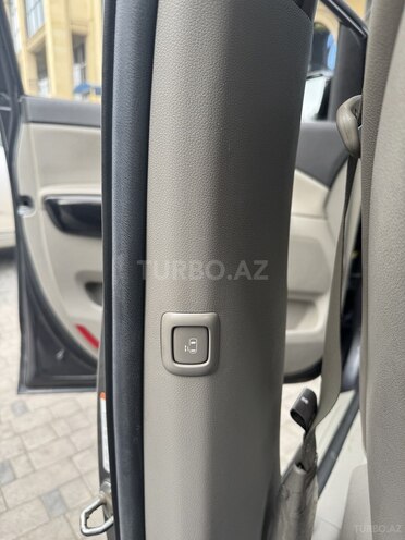 Kia Carnival-8