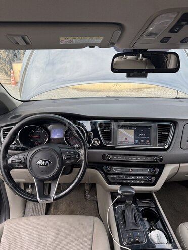 Kia Carnival-6