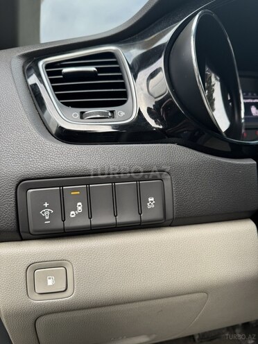 Kia Carnival-11