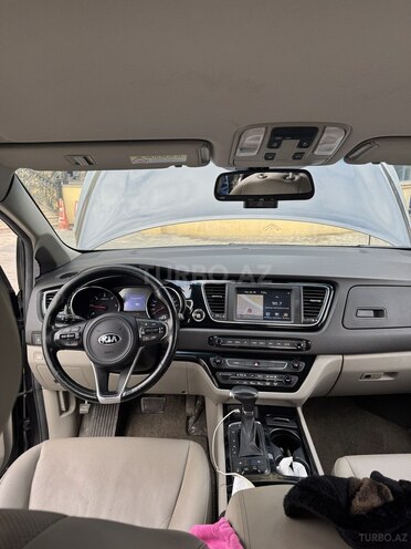 Kia Carnival-5