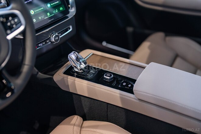Volvo XC90-21