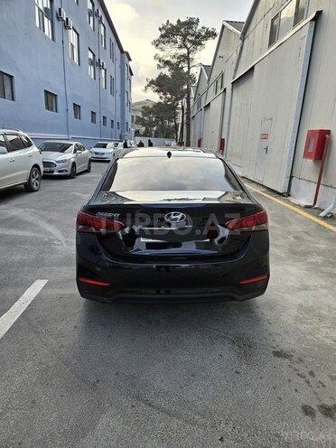 Hyundai Accent-2
