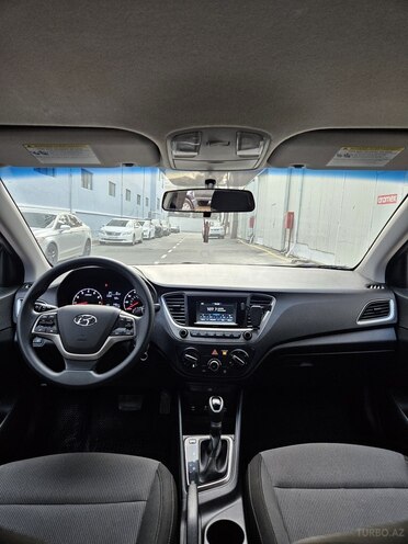 Hyundai Accent-3