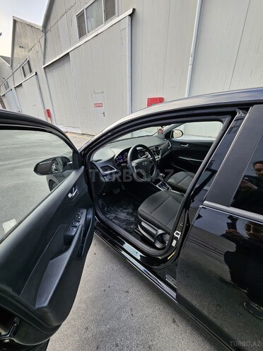 Hyundai Accent-5