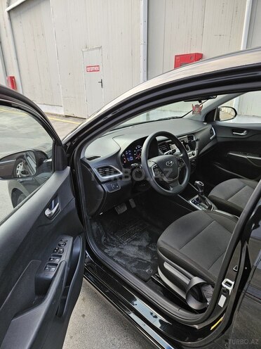 Hyundai Accent-4