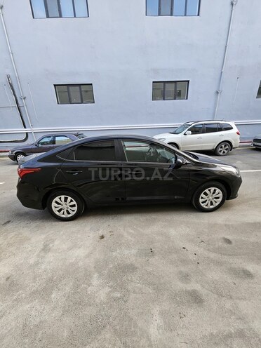 Hyundai Accent-8