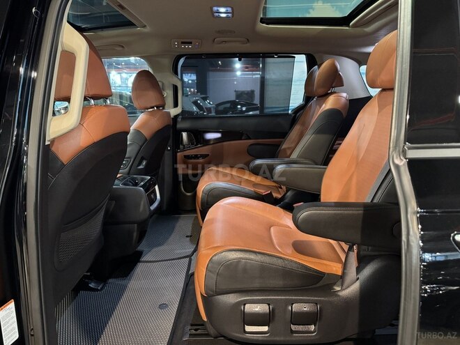 Kia Carnival-12