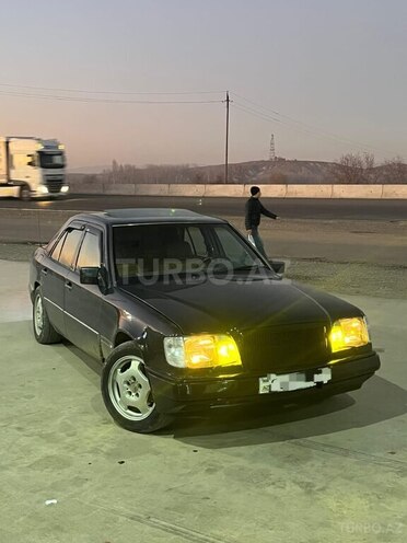 Mercedes E 220 1994, 330,000 km - 2.2 l - Qazax