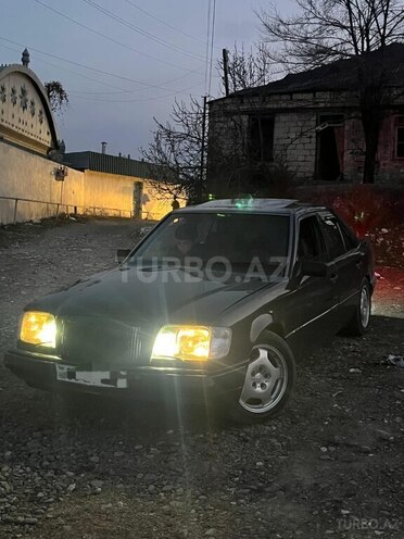 Mercedes E 220 1994, 330,000 km - 2.2 l - Qazax