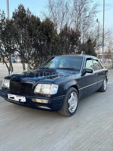 Mercedes E 220 1994, 330,000 km - 2.2 l - Qazax