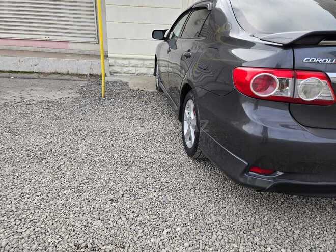 Toyota Corolla 2011, 110,000 km - 1.8 l - Quba