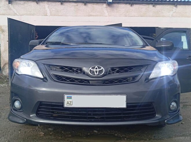 Toyota Corolla 2011, 110,000 km - 1.8 l - Quba