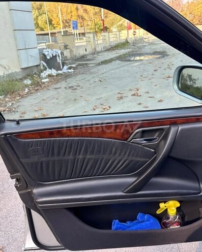 Mercedes E 220 d 2000, 396,852 km - 2.2 l - Beyləqan
