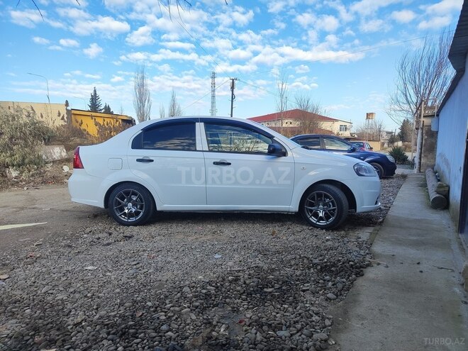 Chevrolet Aveo-3