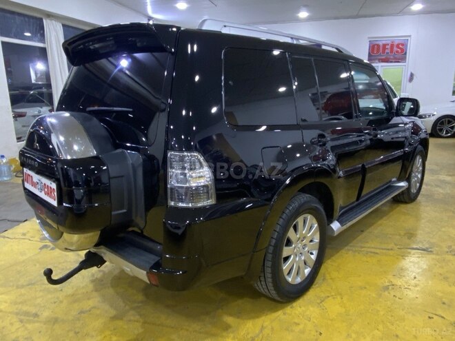 Mitsubishi Pajero-9