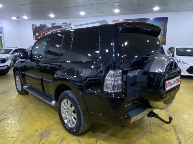 Mitsubishi Pajero-8