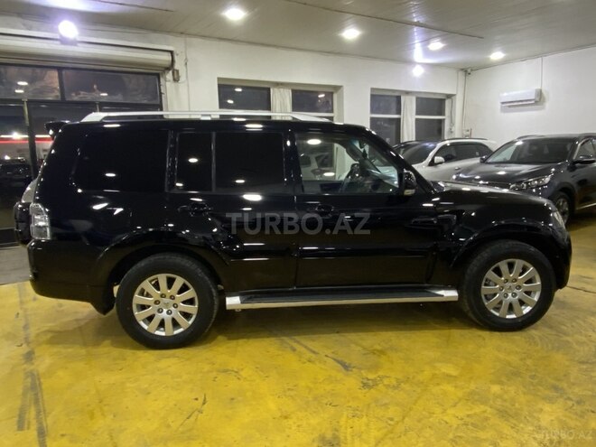 Mitsubishi Pajero-7