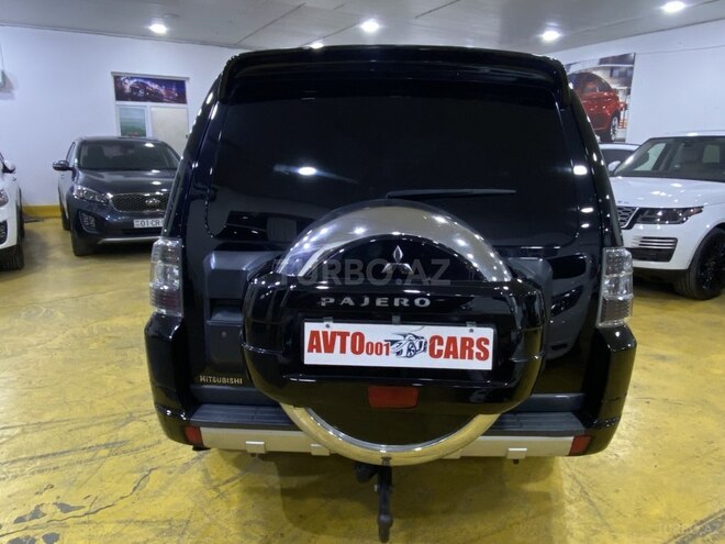 Mitsubishi Pajero-10