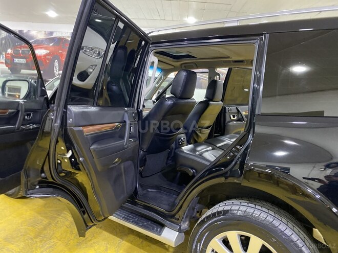 Mitsubishi Pajero-13