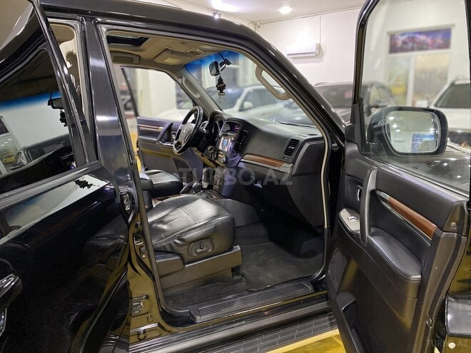 Mitsubishi Pajero-11