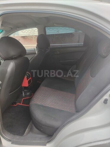 Chevrolet Aveo-12