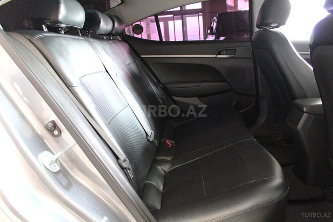 Hyundai Avante-12