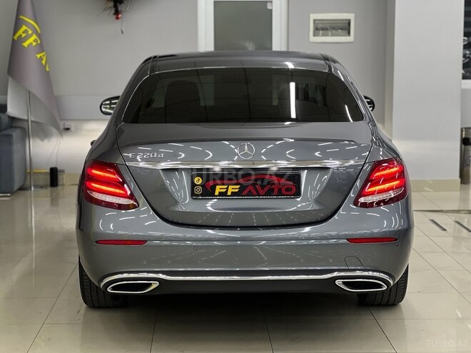 Mercedes E 220 d-6